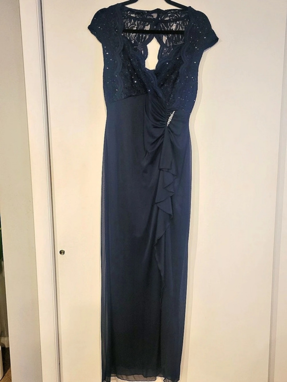 Connected Apparel Lace Formal Dress in Blue Size 8 Like New